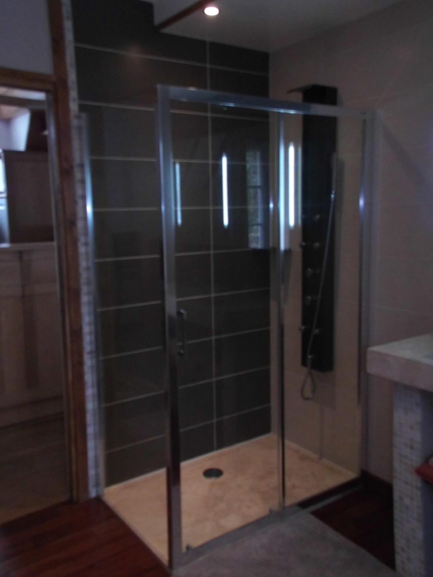 Le Clos Des Tilleuls D Day Home, Chambres D'Hotes, Suite Avec Sauna Privatif, Suite Avec Balneotherapie Privative, En Supplement Option Spa Bain A Remous La Vendelee Phòng bức ảnh
