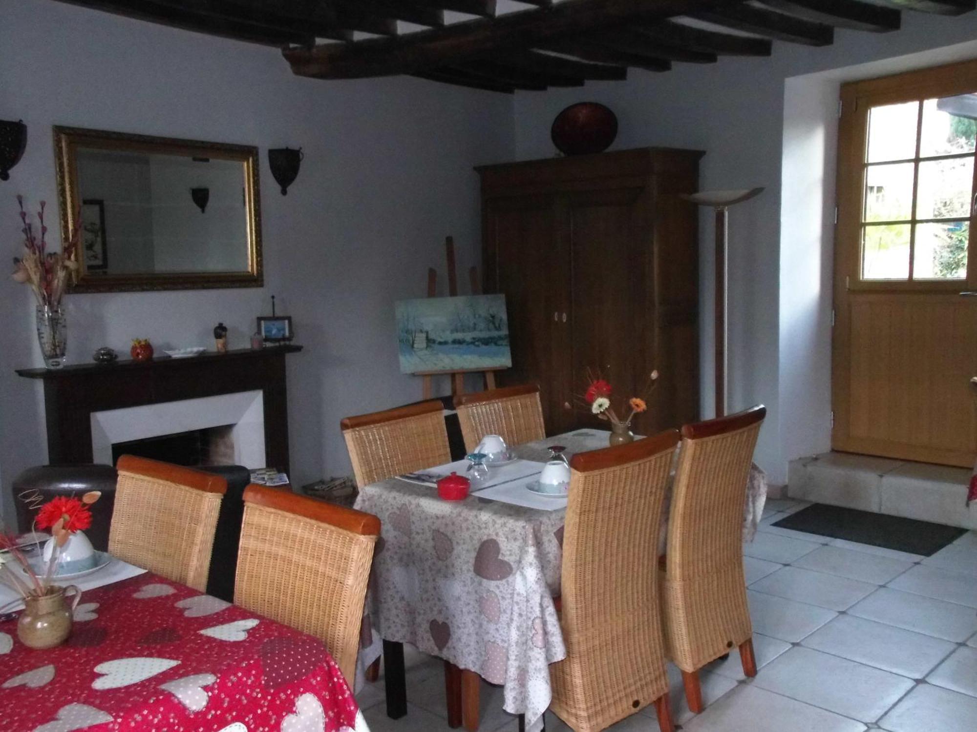 Le Clos Des Tilleuls D Day Home, Chambres D'Hotes, Suite Avec Sauna Privatif, Suite Avec Balneotherapie Privative, En Supplement Option Spa Bain A Remous La Vendelee Phòng bức ảnh