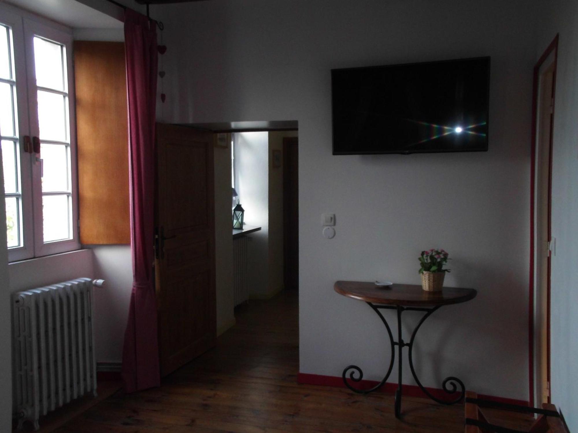 Le Clos Des Tilleuls D Day Home, Chambres D'Hotes, Suite Avec Sauna Privatif, Suite Avec Balneotherapie Privative, En Supplement Option Spa Bain A Remous La Vendelee Phòng bức ảnh