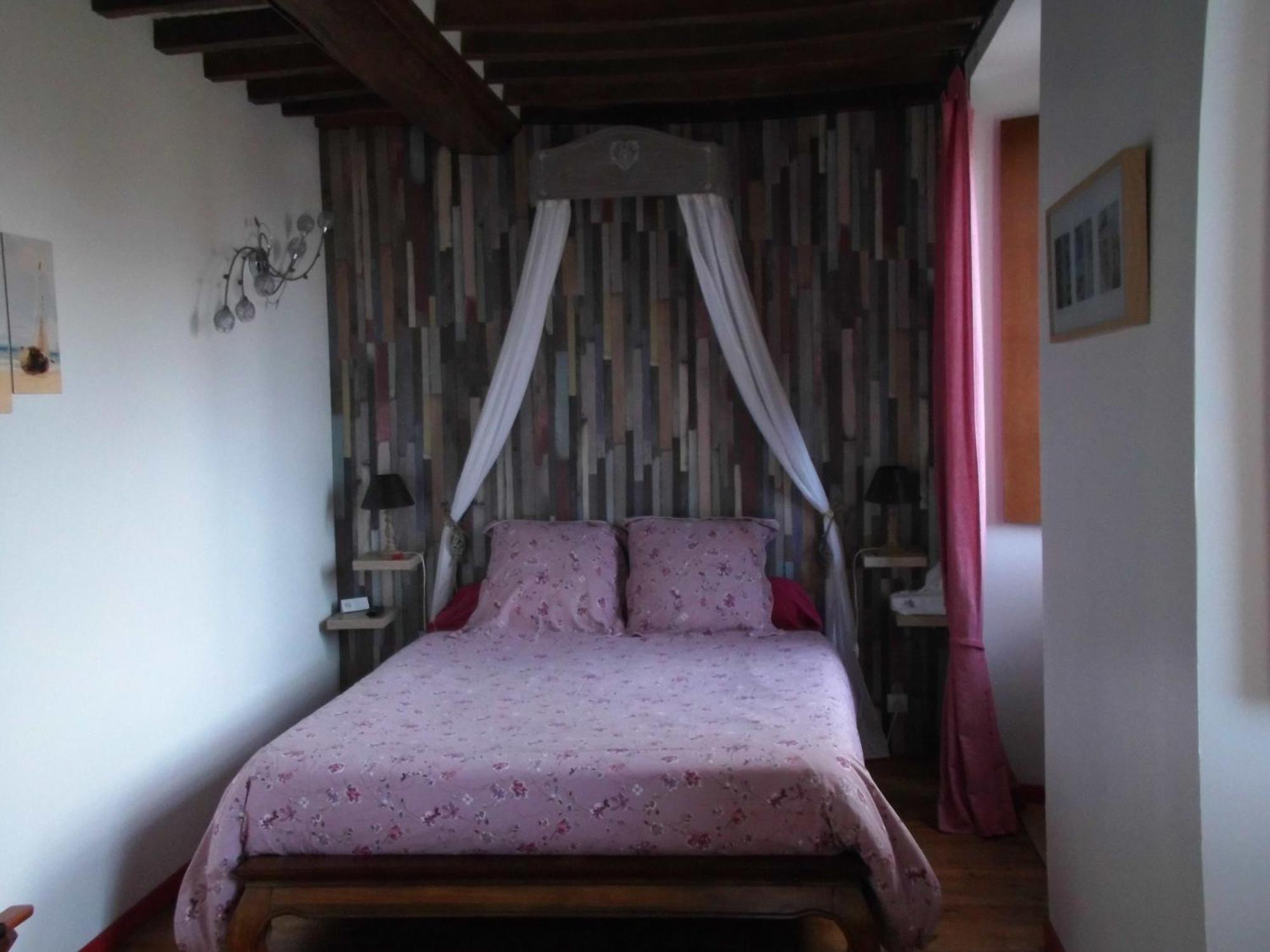 Le Clos Des Tilleuls D Day Home, Chambres D'Hotes, Suite Avec Sauna Privatif, Suite Avec Balneotherapie Privative, En Supplement Option Spa Bain A Remous La Vendelee Phòng bức ảnh